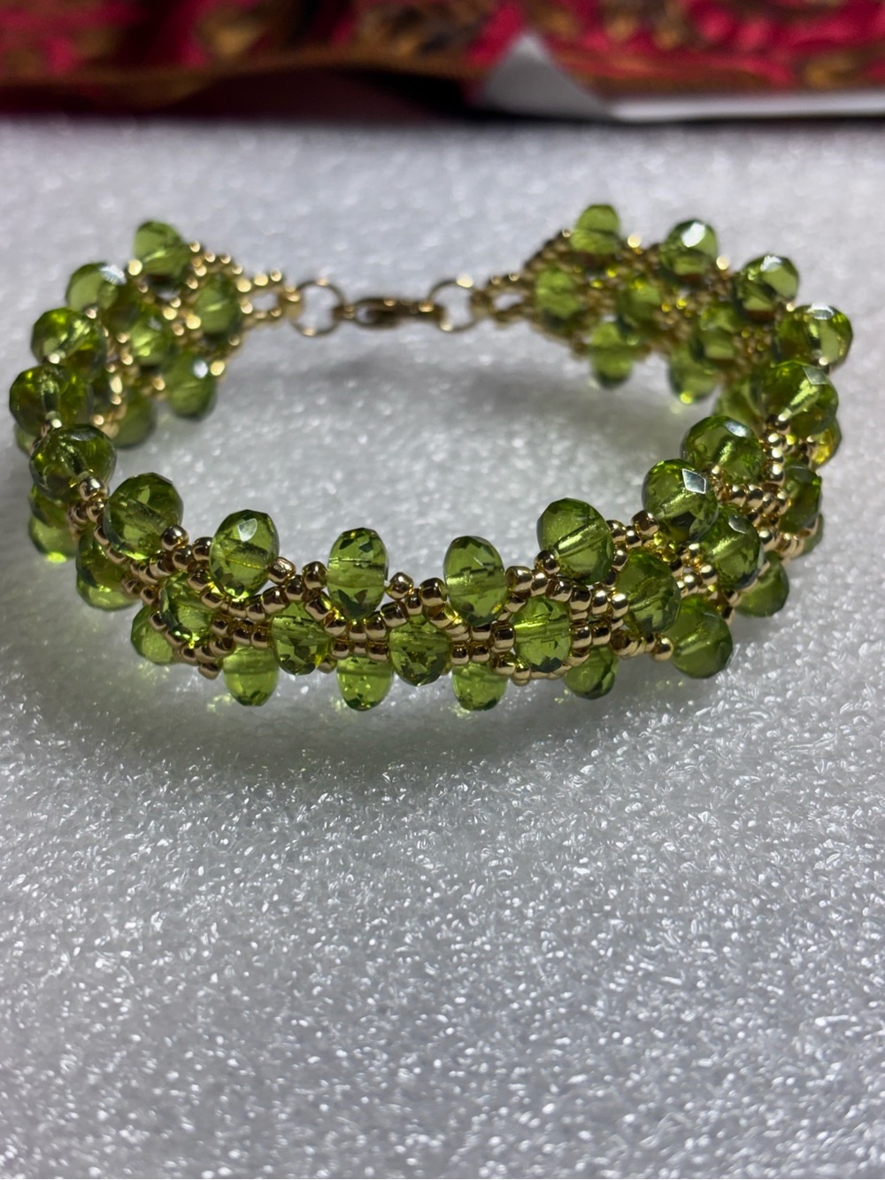 Green Crystal Beaded Gold-Tone Cluster Bracelet 7.5 inches - Picture 5 of 6